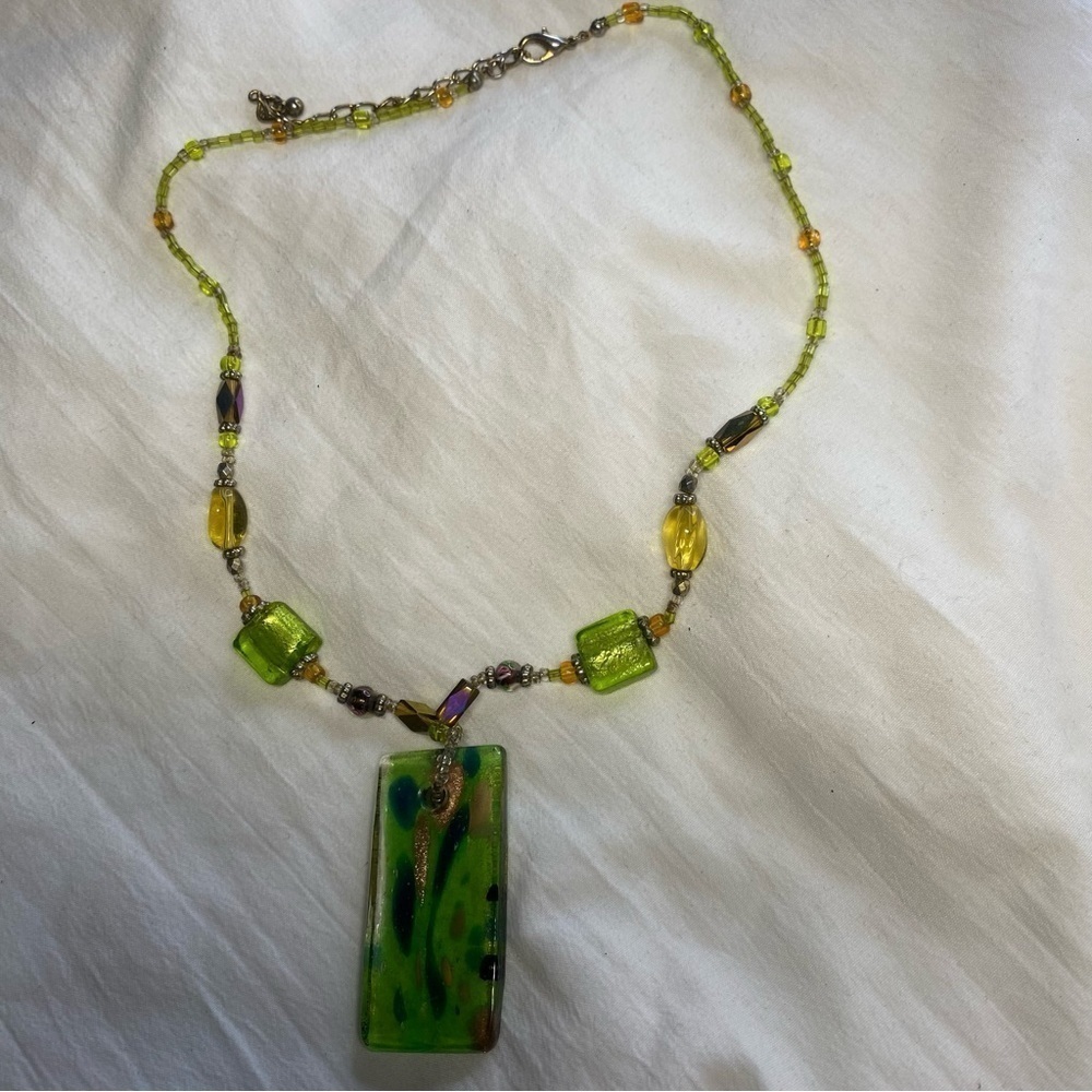 Women’s Green Glass Beaded Pendant Necklace